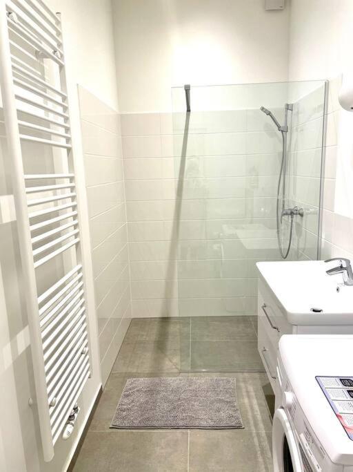 Brand New & Spacious Apartment In The City Centre เวียนนา ภายนอก รูปภาพ