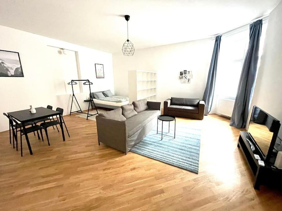 Brand New & Spacious Apartment In The City Centre เวียนนา ภายนอก รูปภาพ