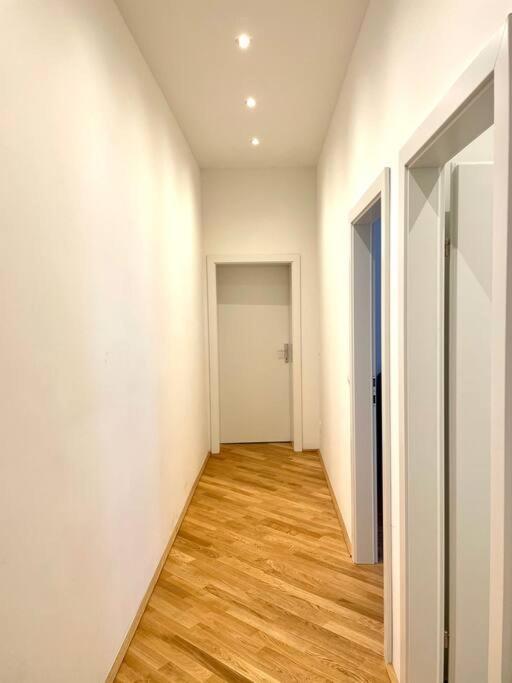 Brand New & Spacious Apartment In The City Centre เวียนนา ภายนอก รูปภาพ